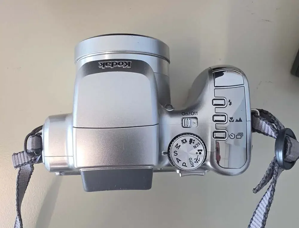 Kodak EasyShare Z612 Digital Camera Bundle with Bag Charger and Manual Tested!
